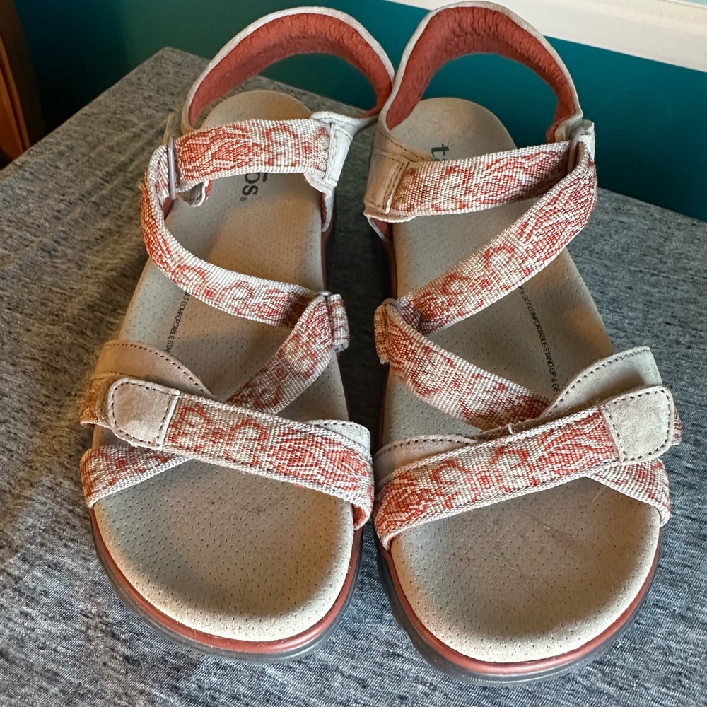 Taos Footwear Tan and Orange Sandals Women’s size 8